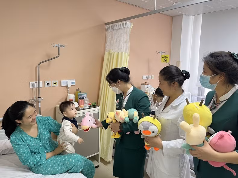 Vietnam abre estante de “cero dong” por Día Mundial del Trabajo Social ảnh 1 Vietnam abre estante de “cero dong” por Día Mundial del Trabajo Social ảnh 1