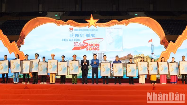 Lanzan en ciudad vietnamita movimiento para estimular defensa de soberanía nacional ảnh 1