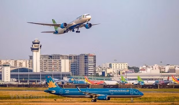 Ruta aérea Hanoi- Ciudad Ho Chi Minh entre los itinerarios domésticos más transitados en mundo ảnh 1