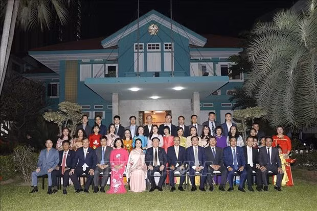 Titular del Parlamento vietnamita se reúne con compatriotas en Tailandia ảnh 1