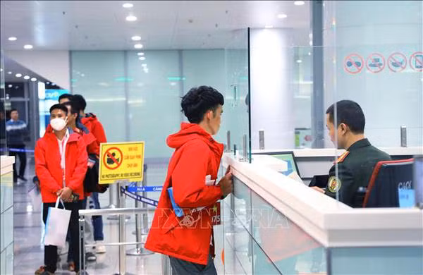 Más ciudadanos vietnamitas repatriados desde Myanmar ảnh 1