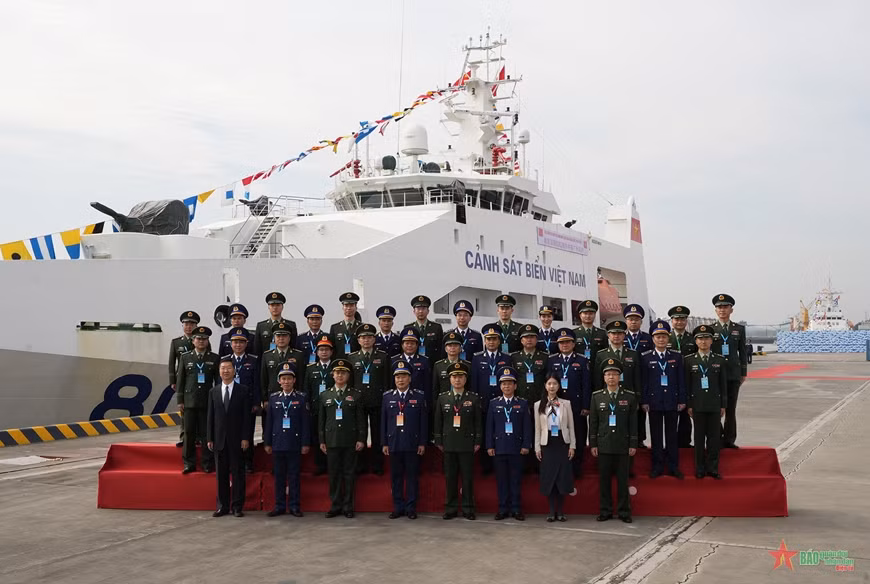 Buque de Guardia Costera de Vietnam visita China ảnh 1