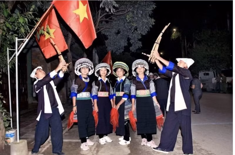 Amplias actividades atractivas en el festival de khen h'mong ảnh 1