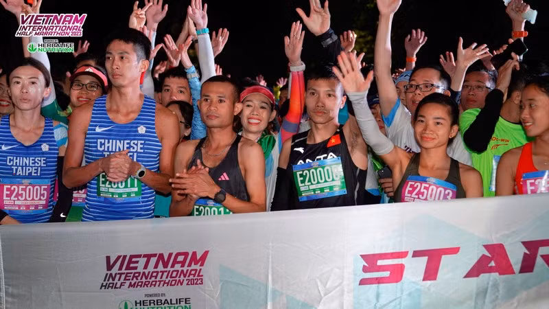Participarán cinco mil atletas en Medio Maratón Internacional 2024 en Hanoi ảnh 1 Participarán cinco mil atletas en Medio Maratón Internacional 2024 en Hanoi ảnh 1