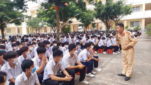 Vietnam por garantizar orden y seguridad del tránsito para estudiantes ảnh 2