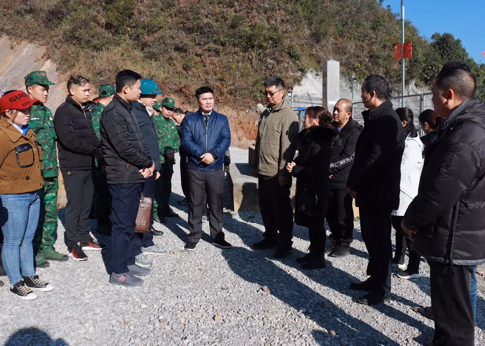 Localidades de Vietnam y China inspeccionan paso fronterizo compartido ảnh 1