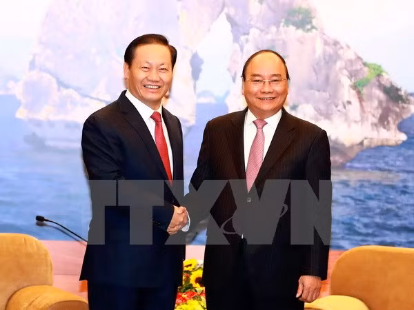 Premier vietnamita recibe a líder de región autónoma china de Zhuang ảnh 1