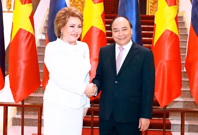 Primer ministro de Vietnam recibe a presidenta de Senado de Rusia ảnh 1