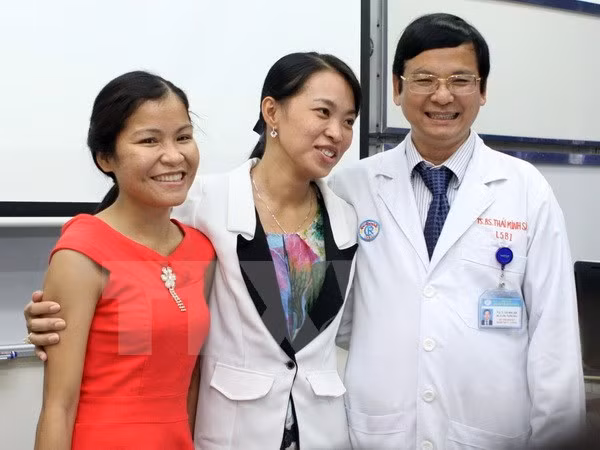 Vietnam realiza con éxito su primer trasplante renal cruzado ảnh 1