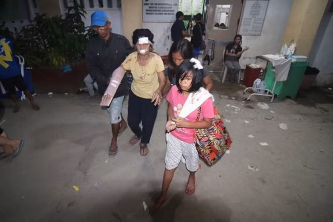 Terremoto deja cuatro muertos y centenar de heridos en Filipinas ảnh 1