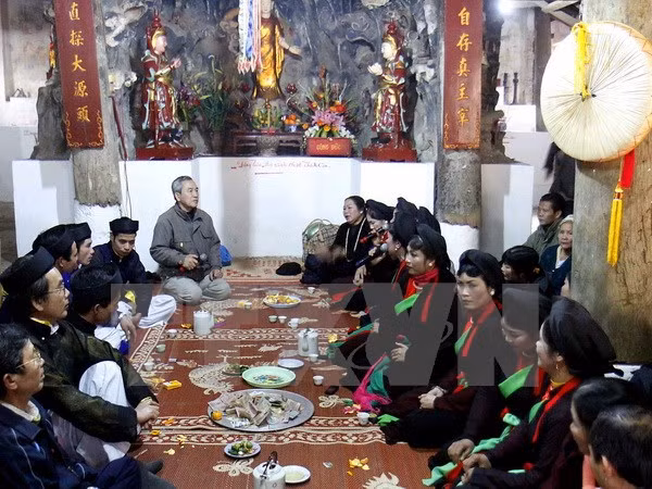 Festival de canto folclórico ameniza ambiente primaveral de provincia vietnamita ảnh 1