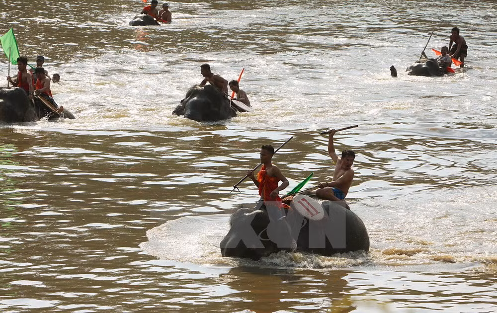 Más de 100 mil turistas a provincia vietnamita Dak Lak en ocasión de Tet ảnh 1