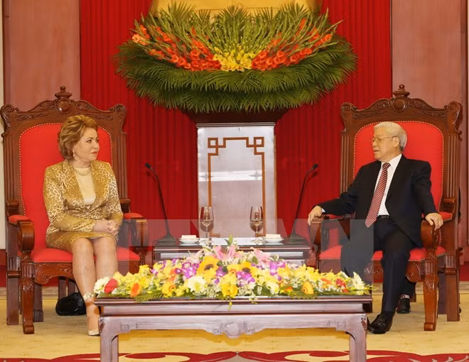 Líder partidista de Vietnam recibe a titular del Senado de Rusia ảnh 1