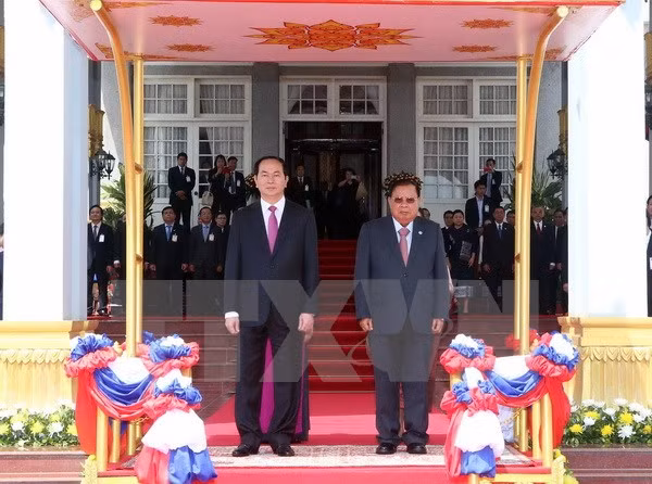 Presidente vietnamita arriba a Vientiane para iniciar visita estatal a Laos ảnh 1