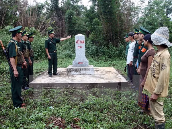 Provincias de Vietnam y Laos revisan labores de remozamiento de postes fronterizos ảnh 1
