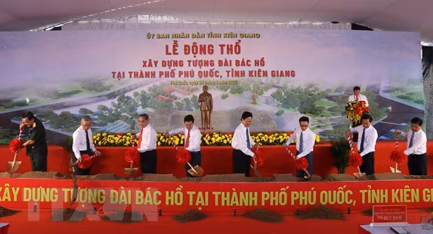 Inauguran Monumento del Presidente Ho Chi Minh y el Templo de Mártires en Phu Quoc ảnh 1