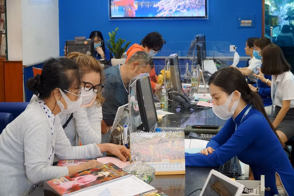 Número de turistas sigue aumentando durante días feriados en Vietnam ảnh 2