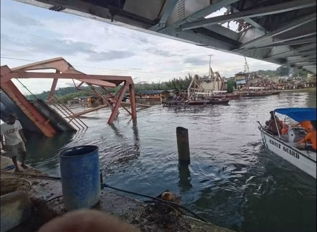 Mueren cuatro personas por colapso de puente en Filipinas ảnh 1