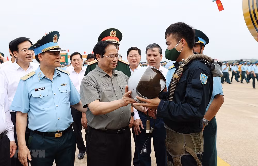 Primer ministro visita establecimientos económicos y sociales en Ninh Thuan ảnh 1