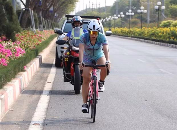 Nutrida participación en torneo deportivo de triatlón en provincia vietnamita ảnh 1