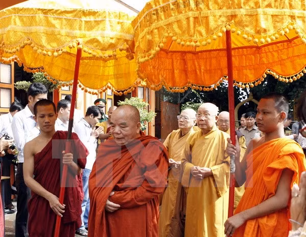  Autoridades de An Giang felicitan a khmeres por fiesta Sene Dolta ảnh 1