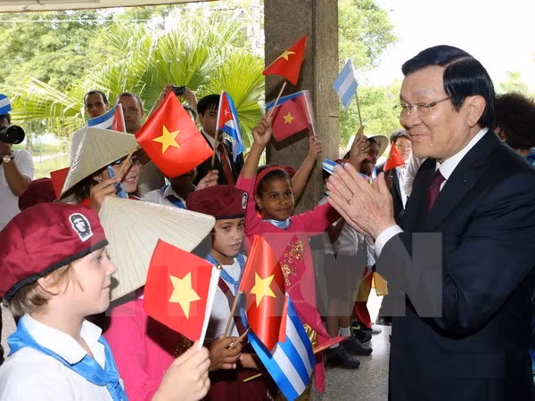  Presidente vietnamita aboga por ampliar relación económica con Cuba ảnh 1
