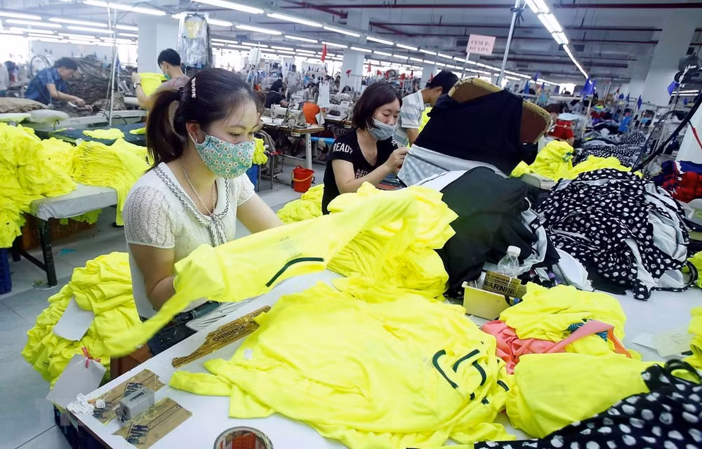 Calcula sector textil de Vietnam pérdidas de casi 500 millones de dólares por COVID-19 ảnh 1