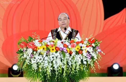 Premier vietnamita participa en el Festival de Cultura de Gongs 2018 ảnh 1