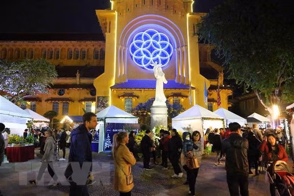 Vietnam celebra la Navidad con diversas actividades culturales y artísticas ảnh 1