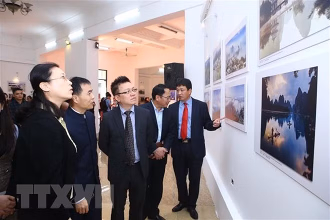 Exponen fotos de VNA sobre relaciones Vietnam-China ảnh 1