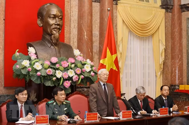 Máximo dirigente político de Vietnam se reúne con patriarcas destacados ảnh 1