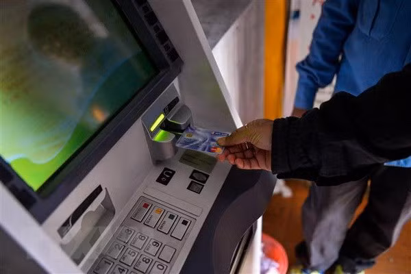 Banco Estatal de Vietnam pide garantizar operación de carjero automático durante días festivos ảnh 1