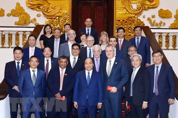 Premier de Vietnam aplaude propuestas de inversores extranjeros en el turismo ảnh 1