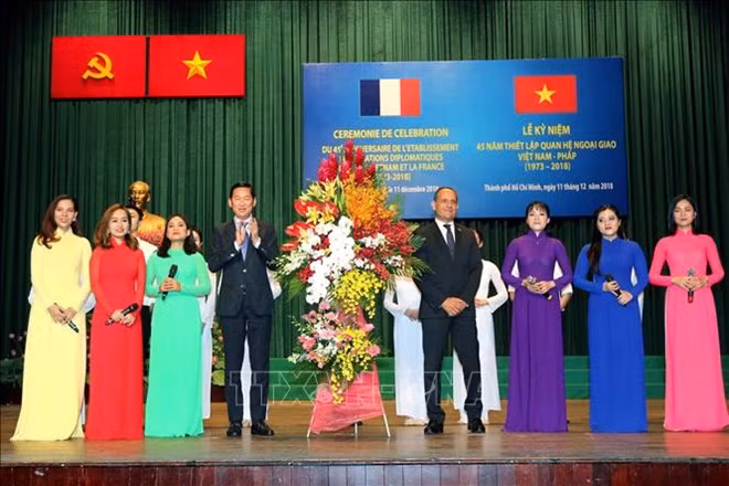 Impulsan cooperación entre Ciudad Ho Chi Minh y localidades francesas ảnh 1