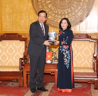 Delegación del Partido Comunista de Japón visita la provincia vietnamita de Ninh Binh ảnh 1
