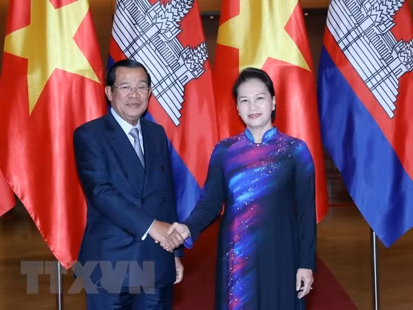 Vietnam y Camboya fomentan sus relaciones de solidaridad y cooperación ảnh 1