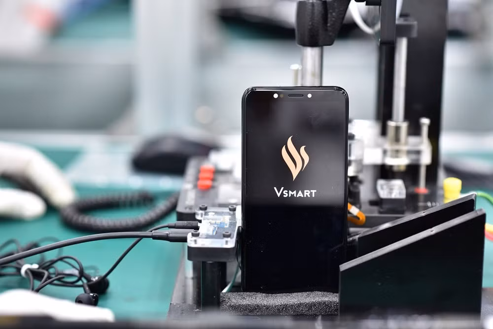 VinGroup presenta celulares inteligentes hechos en Vietnam ảnh 1
