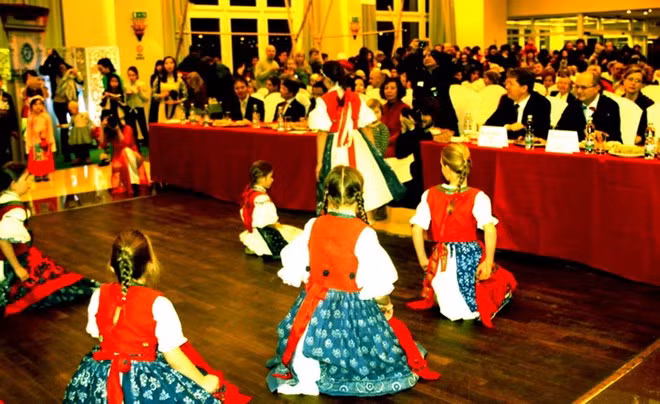 Presentan rincón cultural de República Checa en Hanoi ảnh 1