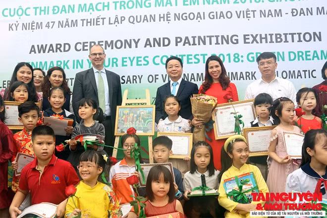 Entregan en Hanoi premios del concurso de dibujo infantil sobre protección ambiental ảnh 1