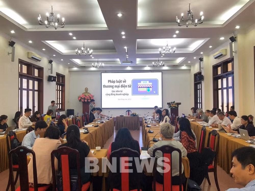Hanoi acoge seminario sobre desarrollo del comercio electrónico ảnh 2