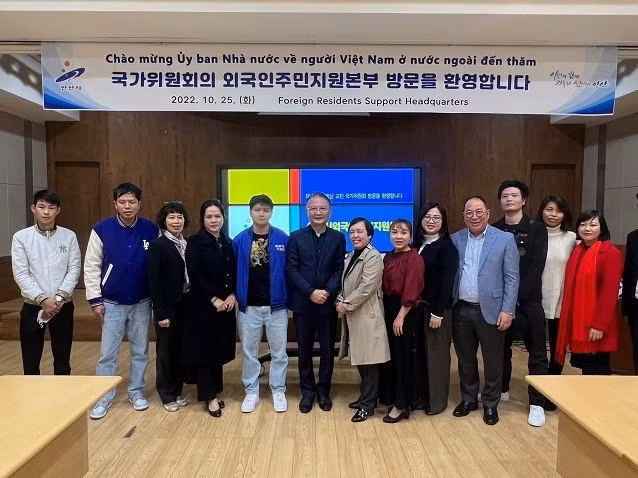 Delegación de Comité Estatal de Vietnamitas en extranjero trabaja en Corea del Sur ảnh 1