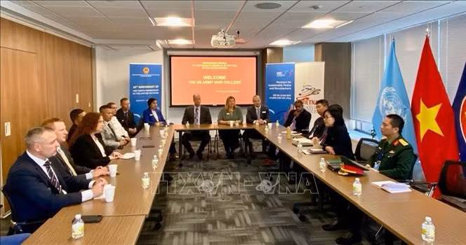 Delegación de Vietnam ante la ONU se reúne con estudiantes de la Academia Militar de EE. UU. ảnh 1