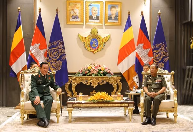 Dirigente partidista vietnamita continúa actividades en Camboya ảnh 2