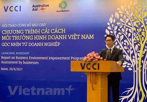 Expertos analizan desafíos para mejorar ambiente de negocios en Vietnam ảnh 1