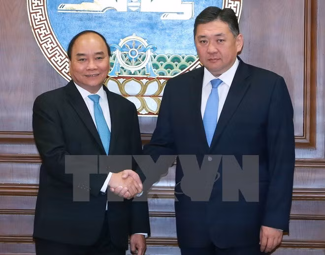 Primer ministro de Vietnam continúa visita en Mongolia ảnh 1