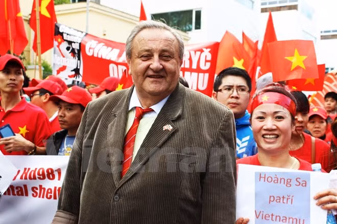 Activista checo refuta punto de vista de China sobre Mar del Este ảnh 1