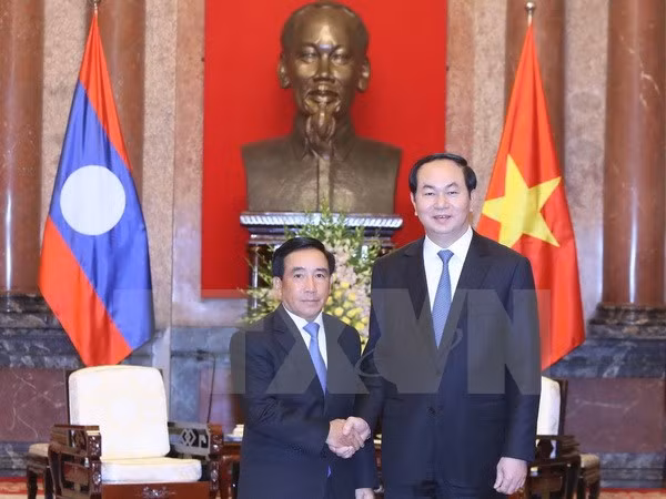 Presidente de Vietnam recibe a vicepresidente de Laos ảnh 1