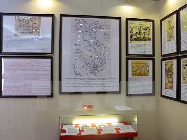 Abierta al público exhibición de testimonios históricos de islas vietnamitas ảnh 1