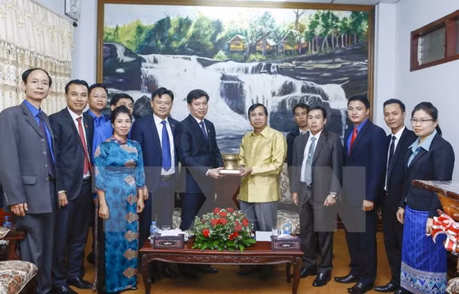 Jóvenes vietnamitas y laosianos consolidan la solidaridad especial bilateral ảnh 1