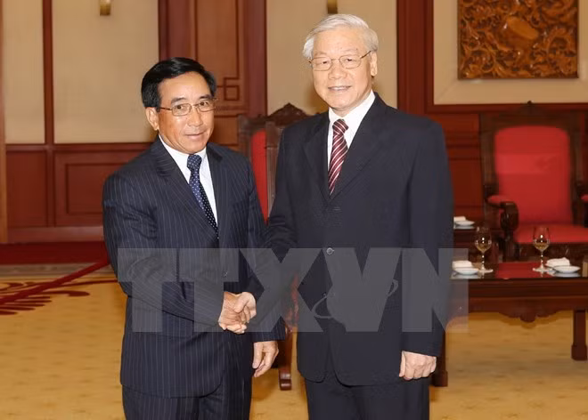 Patentiza Vietnam fuerte apoyo al proceso de renovación de Laos ảnh 1